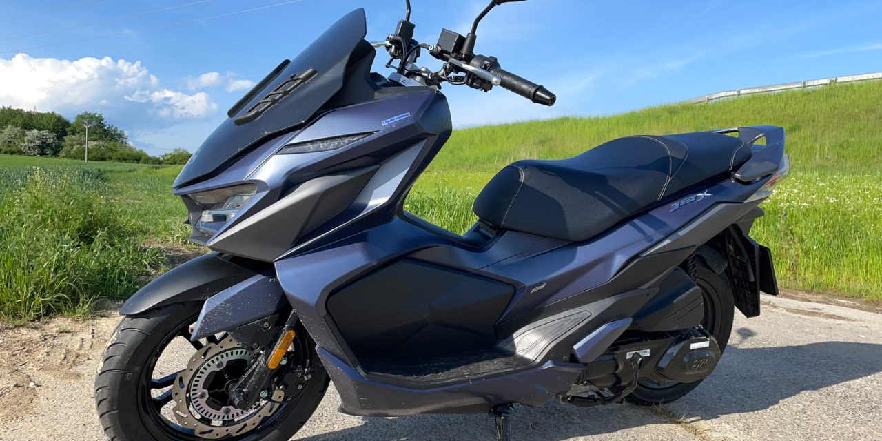 Test: SYM Jet X 125i ABS – Trónu na dohľad