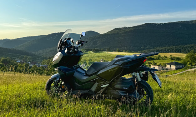 Test: Honda ADV 350 – paráda, ktorú si treba zaslúžiť