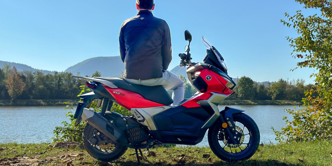 TEST: Voge SR1 Adv – mestský skúter čo sa nebojí ísť mimo asfalt